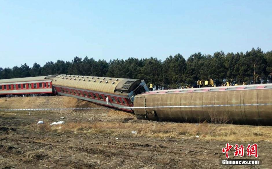 組圖：直擊黑龍江列車脫線事故救援現(xiàn)場